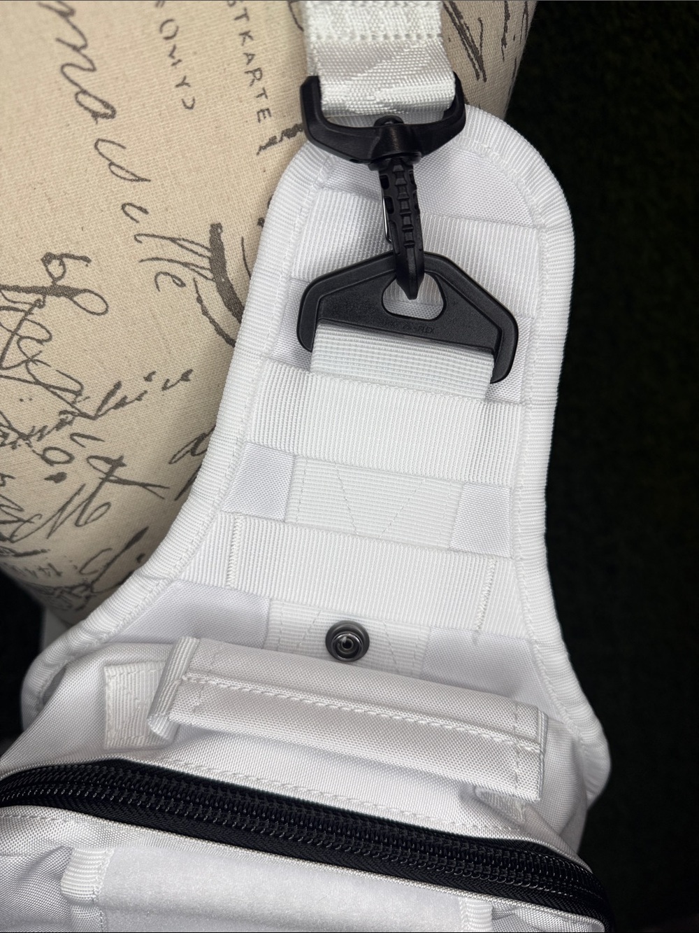 WOLFpak 9L Tactical Sling Polar White - Picture 4 of 11